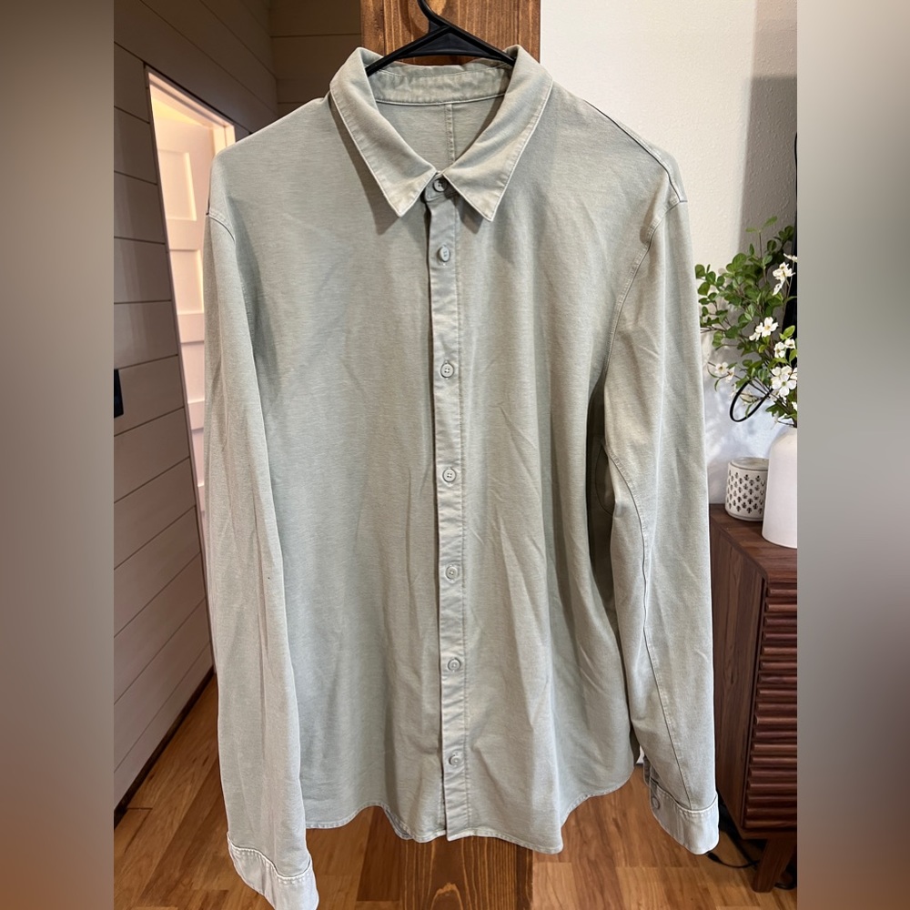 Commission Long Sleeve
Color: light green
Size: XL